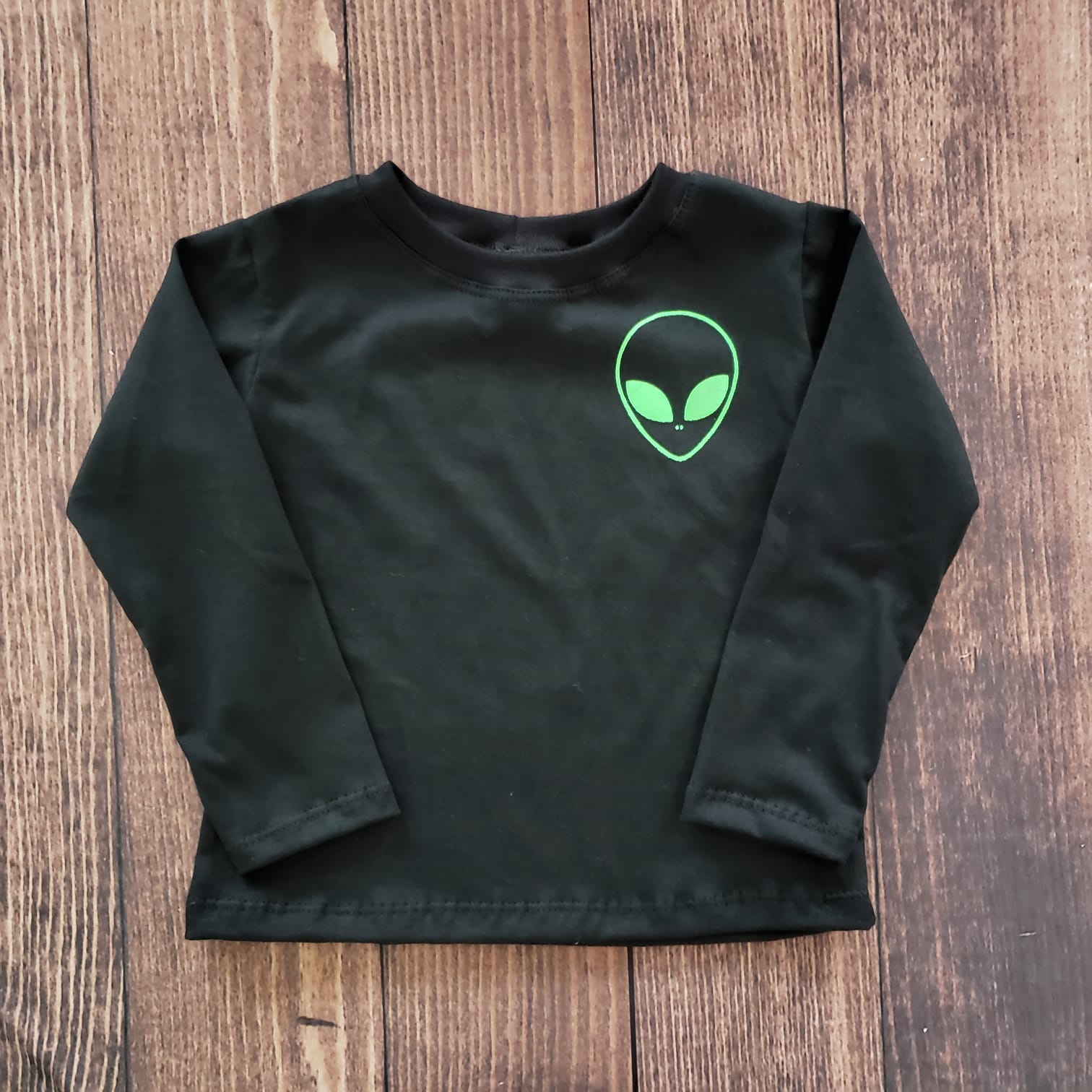 Camiseta Longa Preto Alien