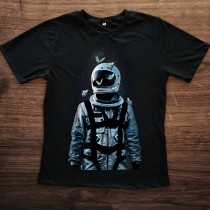 camiseta preta Adulta astronauta 